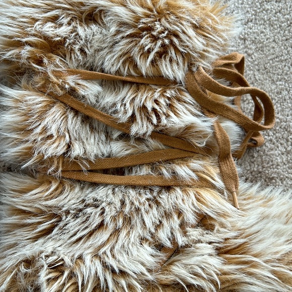 Boots with Fur - Picture 5 of 7